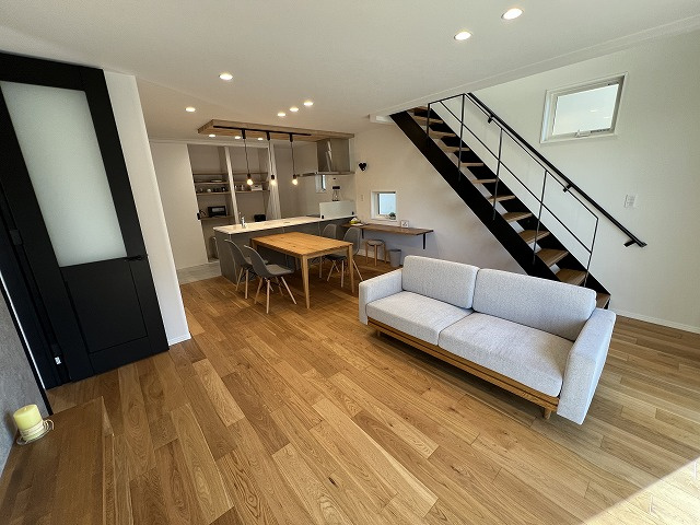 一宮徳谷　中古戸建　【未入居物件】の居間・リビング|広々とした開放的なリビングです