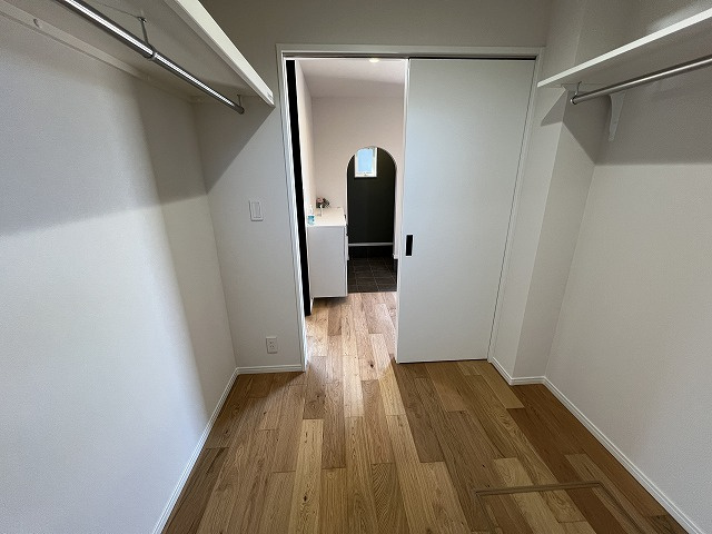 一宮徳谷　中古戸建　【未入居物件】の収納|玄関から洗面脱衣場まで直結した多目的クローゼットです