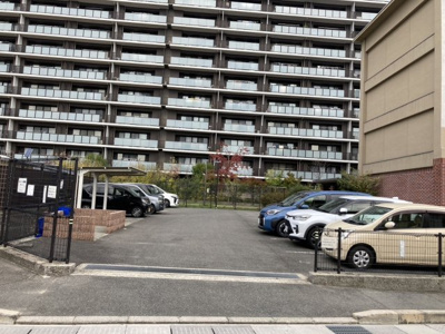 【駐車場】 | ツープラスアパートメント | 駐車のしやすい平面駐車場です♪