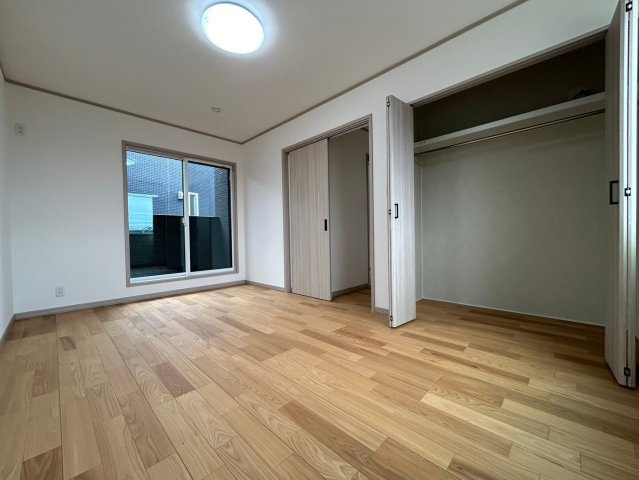 戸建　一宮市今伊勢町宮後　全4区画分譲の寝室|全居室にたっぷり収納できる大型収納を設置。窓ガラスは断熱性能や結露防止効果の高いペアガラスです。