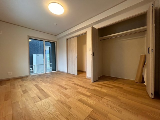 戸建　一宮市今伊勢町宮後　全4区画分譲の洋室|全居室にたっぷり収納できる大型収納を設置。窓ガラスは断熱性能や結露防止効果の高いペアガラスです。