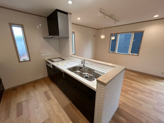 戸建　一宮市今伊勢町宮後　全4区画分譲のキッチン|機能的なシステムキッチンです。収納力に優れた大容量の引出しでキッチン回りがスッキリ片付きます。