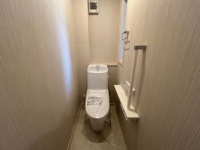 戸建　一宮市今伊勢町宮後　全4区画分譲のトイレ|節水省エネの暖房便座シャワートイレです。お掃除のしやすさを究めたフチなし形状でお手入れ楽々。