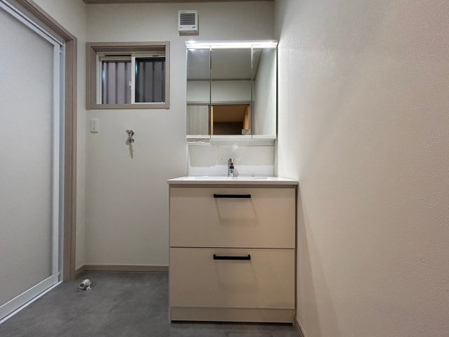 戸建　一宮市今伊勢町宮後　全4区画分譲の独立洗面台|洗面洗髪化粧台です。物件により三面鏡または一面鏡の場合があります。詳しくは担当者までお問合せ下さい。