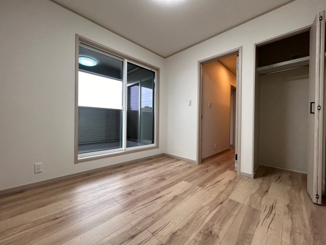 戸建　一宮市今伊勢町宮後　全4区画分譲の洋室|全居室にたっぷり収納できる大型収納を設置。窓ガラスは断熱性能や結露防止効果の高いペアガラスです。