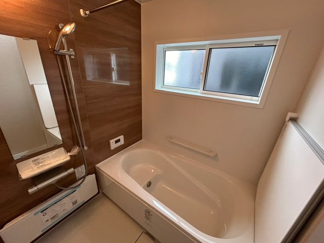 戸建　一宮市今伊勢町宮後　全4区画分譲の浴室|１坪タイプのバリアフリー設計でゆったりとくつろげる浴室・浴槽です。タイル床でカビの発生を抑制します。