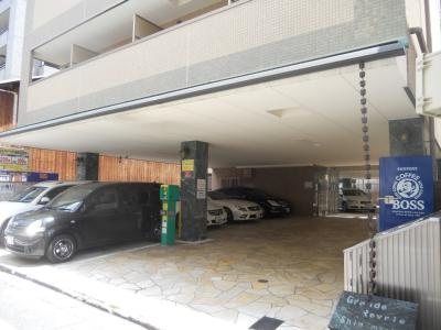 グランレブリー新町のエントランス