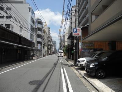 グランレブリー新町の周辺|前面道路