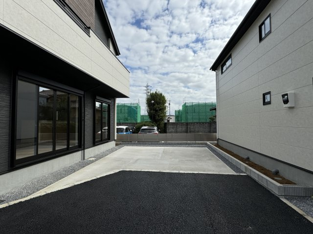 柏市中原２丁目新築戸建【増尾西小学校：6分】の駐車場|1号棟駐車スペース・並列２台駐車可