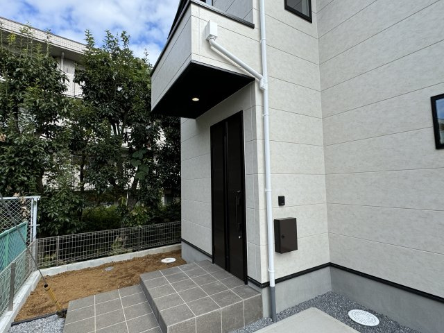 柏市中原２丁目新築戸建【増尾西小学校：6分】のエントランス|エントランス・玄関ポーチ