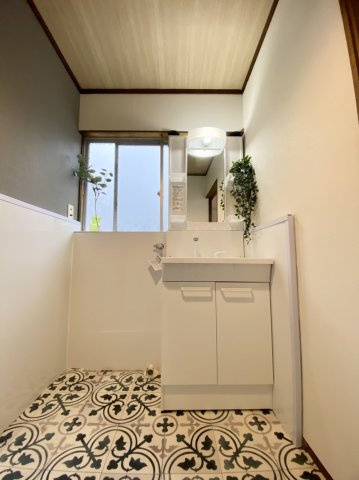 境港市蓮池町戸建て（収益物件）の独立洗面台