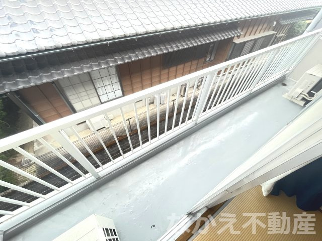 【バルコニー】 | 暖かな日差しのふりそそぐバルコニー