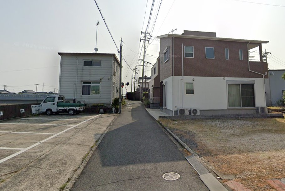 由宇町中央２丁目の前面道路含む現地写真