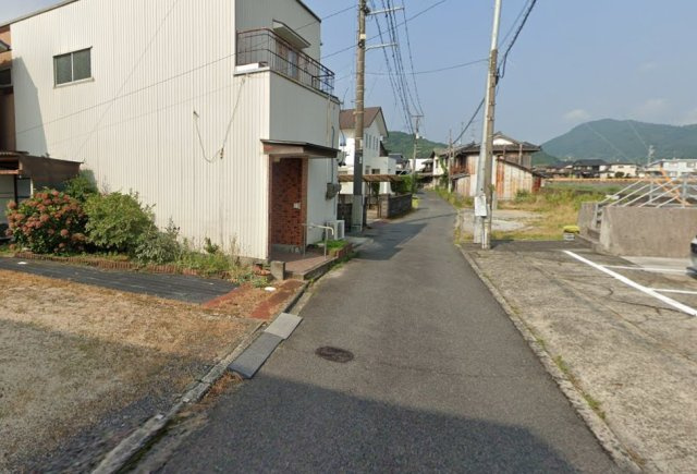 由宇町中央２丁目の前面道路含む現地写真