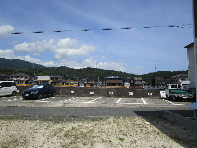 由宇町中央２丁目の前面道路含む現地写真
