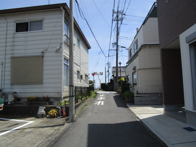 由宇町中央２丁目の前面道路含む現地写真