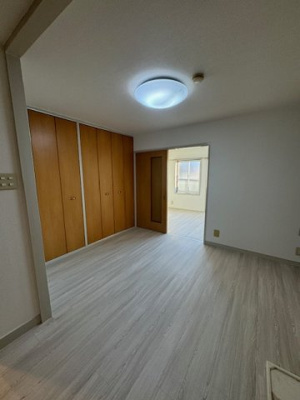 【居間・リビング】 | メゾンしずか | お洗濯にも便利なバルコニー付き