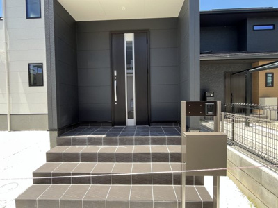 【玄関】 | 【20万円ｷｬｯｼｭﾊﾞｯｸ対象物件】リーブルガーデン葛城新庄4期 全3棟 1号棟