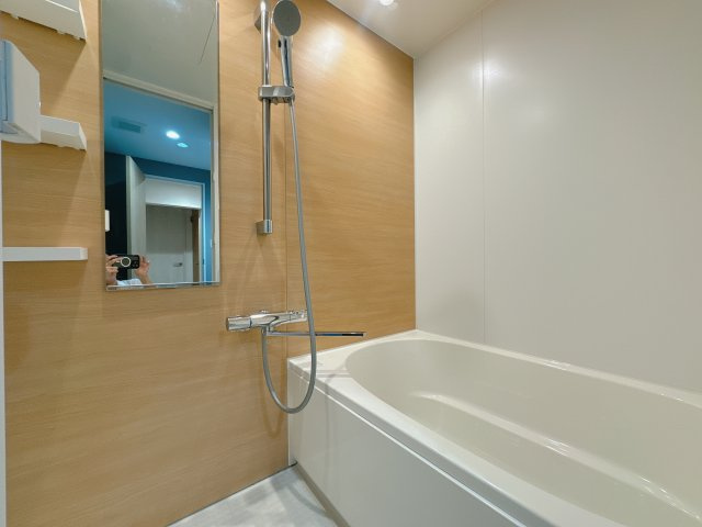 【浴室】 | グリーンマンション野間大池☆仲介手数料無料☆ | 木目調のワンポイントが浴室のもつ清潔感に「あたたかみ」を添えています。ゆっくりくつろいで♪