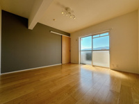 【居間・リビング】 | グリーンマンション野間大池☆仲介手数料無料☆ | ふとのぞく、窓からの景色にホッとする。窓はときに、いろんな表情をみせます。