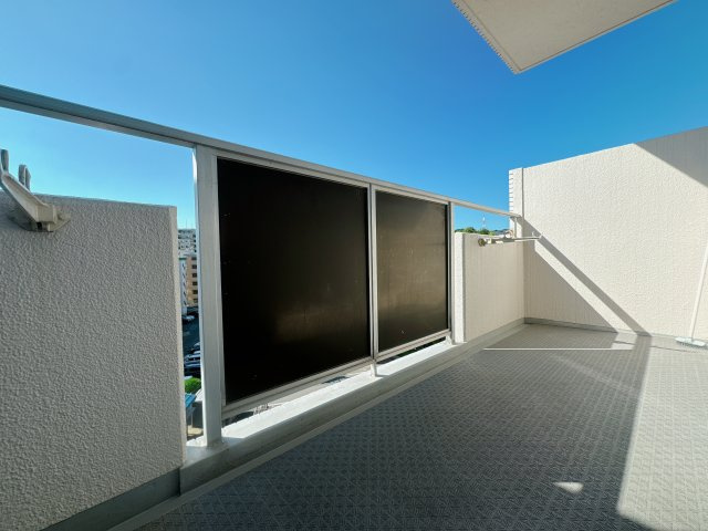 【バルコニー】 | グリーンマンション野間大池☆仲介手数料無料☆ | バルコニーは日当たりが一番！それでいうならこの物件は大合格です。