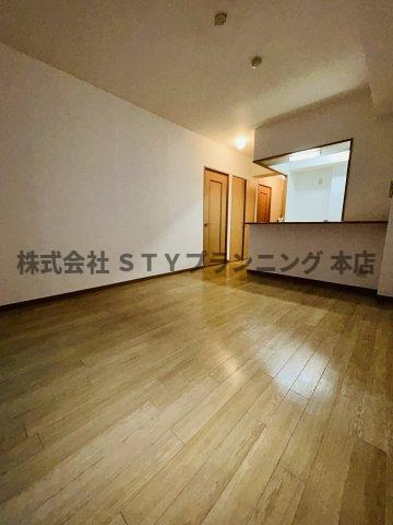 仲介手数料０円！フォレスト白鳥の居間・リビング