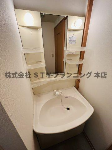 仲介手数料０円！フォレスト白鳥の独立洗面台