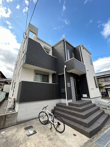 宝塚市大成町のアパートの外観