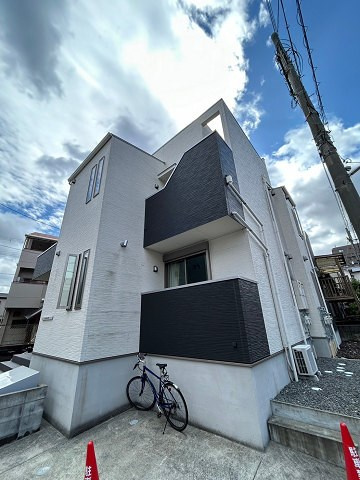 宝塚市大成町のアパートの外観