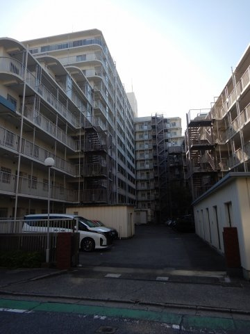 ニュー田端スカイハイツの駐車場