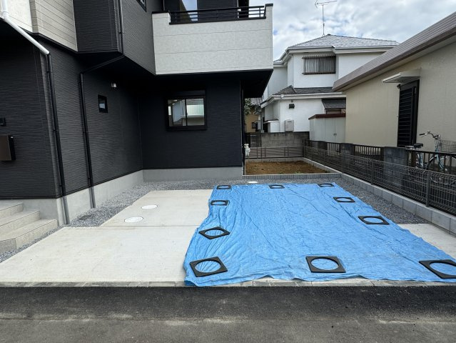 柏市中原２丁目新築戸建【増尾西小学校：6分】の駐車場|1号棟駐車スペース・並列２台駐車可