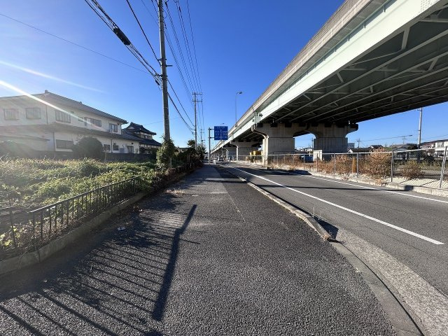 前面道路含む現地写真です