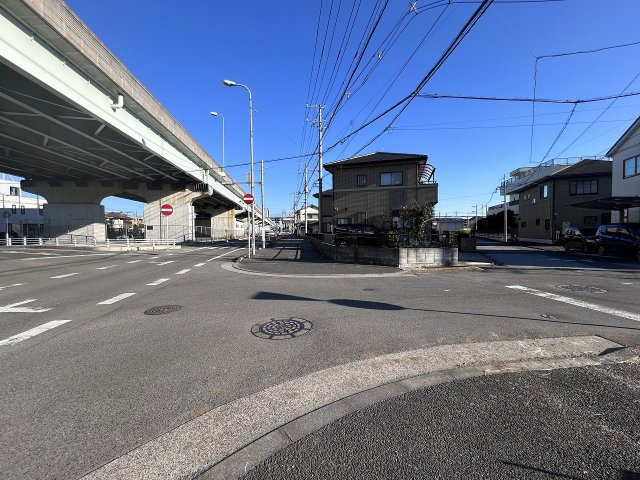 前面道路含む現地写真です