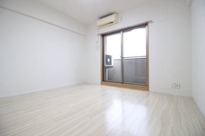 【居間・リビング】 | CITY SPIRE美章園 | 明るいお部屋です。