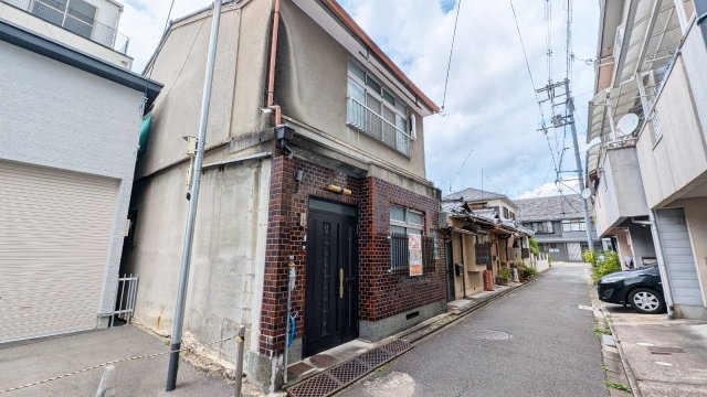 紫野上門前町　メインプラン　条件付き土地の前面道路含む現地写真|【現地の様子（※現在上物有）】