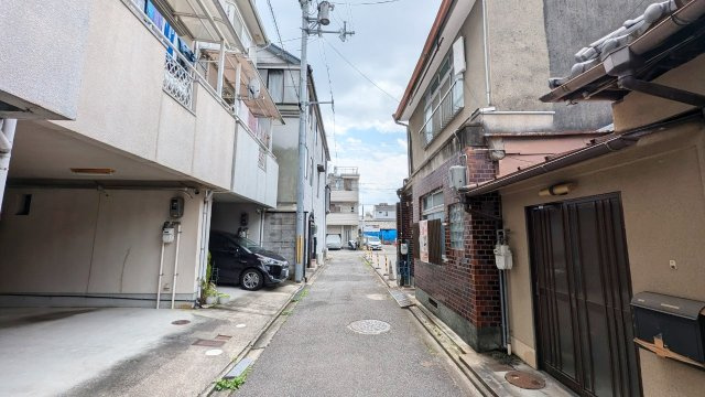 紫野上門前町　メインプラン　条件付き土地の前面道路含む現地写真|【現地の様子（※現在上物有）】