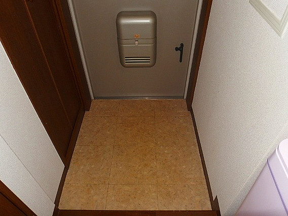 ブルーム神戸三宮の玄関