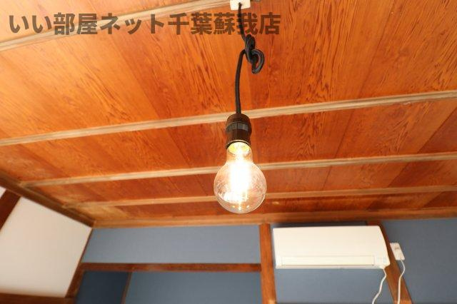 サンシャインヒルズ市原菊間の設備|レトロな照明が温かさを感じますね！