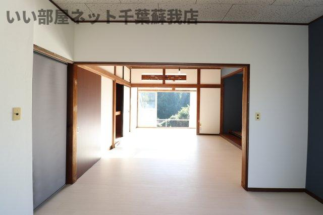 サンシャインヒルズ市原菊間の居間・リビング|ゆったりとした居間です