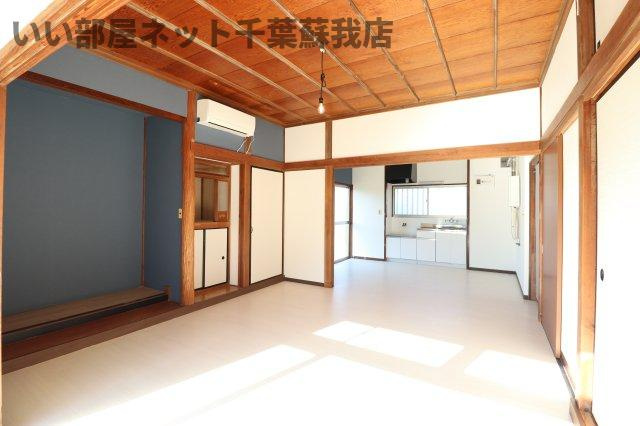 サンシャインヒルズ市原菊間の居間・リビング|古民家風のあたたかみあるお部屋です♪