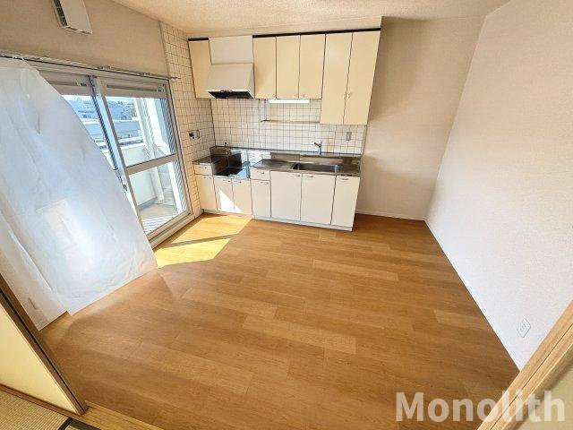 堺市南区城山台２丁の賃貸マンションの居間・リビング