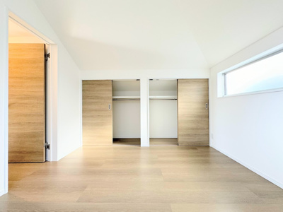 【洋室】 | ◆◇綱島東B号棟◇◆ | ◆室内はいつも明るい印象なので気持ちの良い朝を迎えられます。各部屋にはクローゼットを完備しており、収納が多いお家はすっきりして快適空間です。