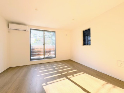 【居間・リビング】 | ◆◇綱島東B号棟◇◆ | ◆子育て世代のスタッフもいますので、お客様目線での物件選び、ご提案が可能です。お問い合わせいただきました物件以外も多数ご紹介させていただきます。