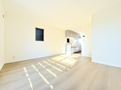 【居間・リビング】 | ◆◇綱島東B号棟◇◆ | ◆一家だんらんのスペースとなるＬＤＫ。窓から明るい光が差し込み、思わず家族の会話も弾む快適な空間。