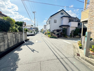 【前面道路含む現地写真】 | 浜寺南町　戸建て | 前面3方道路の角地です