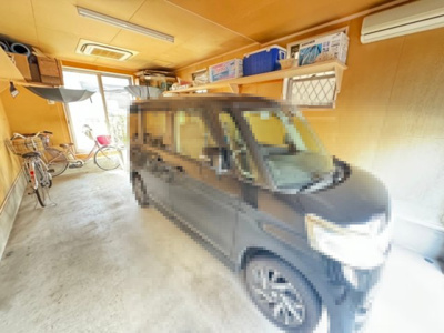 【駐車場】 | 浜寺南町　戸建て | ガレージです
