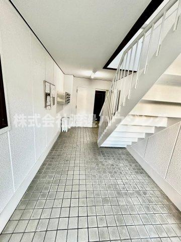 リブ山手のエントランス