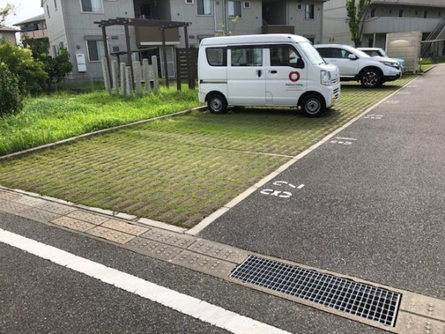 フェアプラッツ　A棟の駐車場|駐車スペースもあります☆