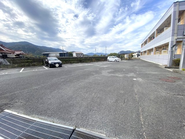 サンパティオ幸本 Ⅱの駐車場
