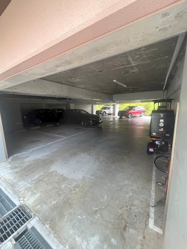 神戸市灘区箕岡通１丁目の賃貸マンションの駐車場
